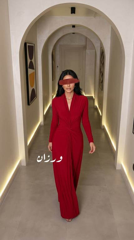 فستان ناعم بقصة من الخصر 