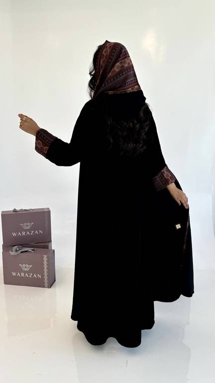 عباية مخمل واكمام كشميري