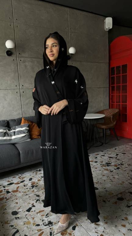 عباية بتطريز لونين و بنمط جميل