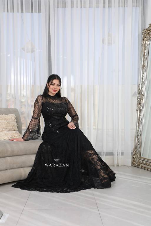 فستان سهرة ملكي بتصميم خاص 