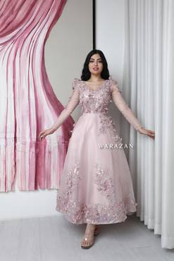 فستان سهرة ناعم وطويل مورد 