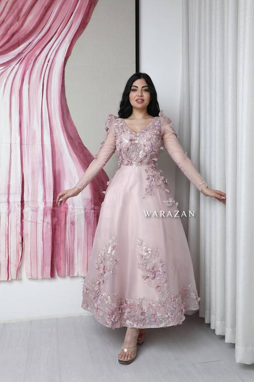 فستان سهرة ناعم وطويل مورد 