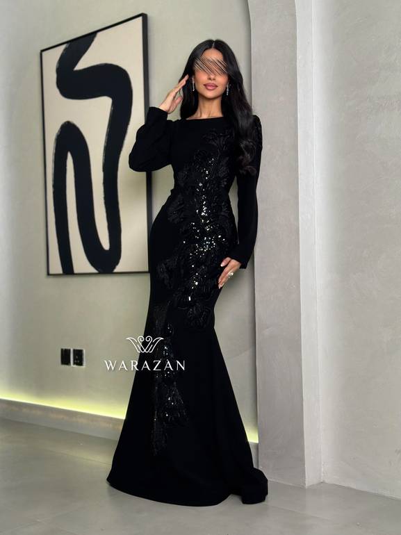 فستان سهرة أسود بتطريز فاخر بأكمام طويلة