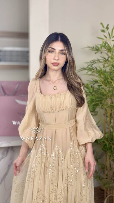 فستان بتخصيره من الخصر 