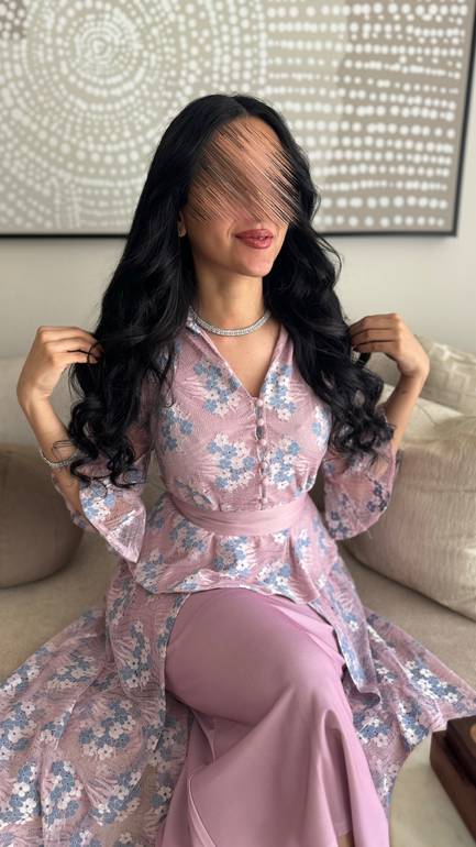 طقم دانتيل انيق لطلة العيد 