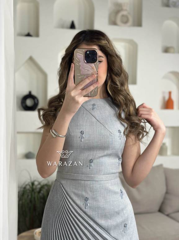 فستان ناعم بكرستالات و كسرات 