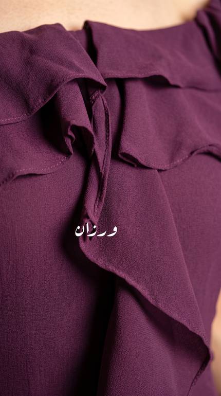 فستان ناعم بقصة من الكتف 
