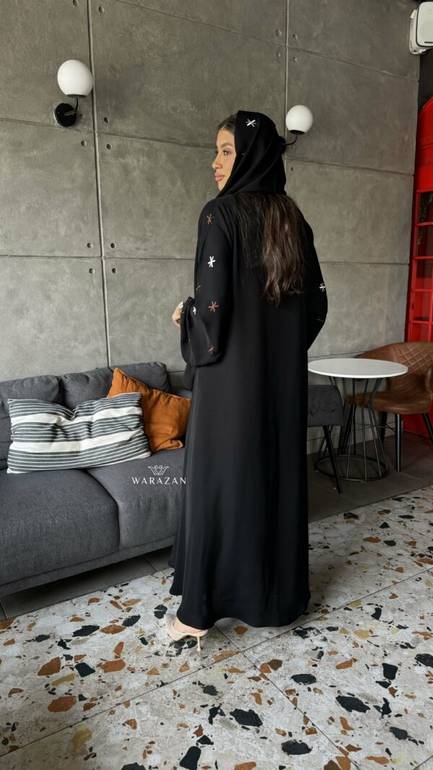 عباية بتطريز لونين و بنمط جميل