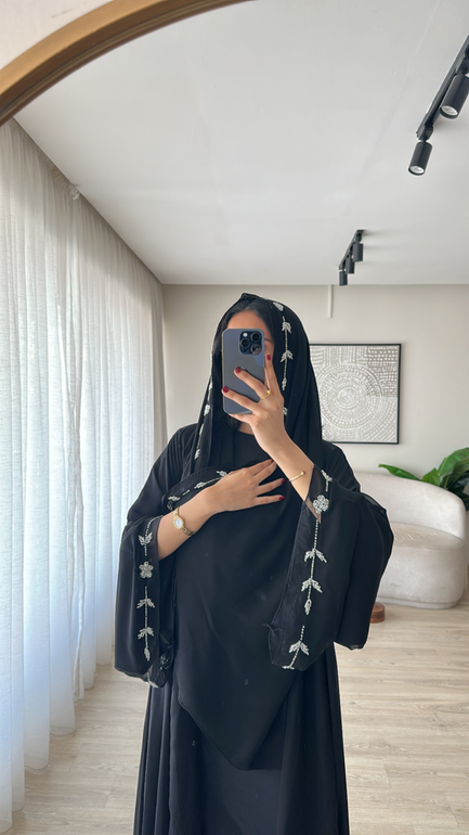 عباية إليجينت مطرزة