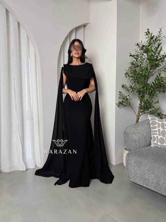 فستان سهرة أسود ملكي بكاب انسيابي فاخر