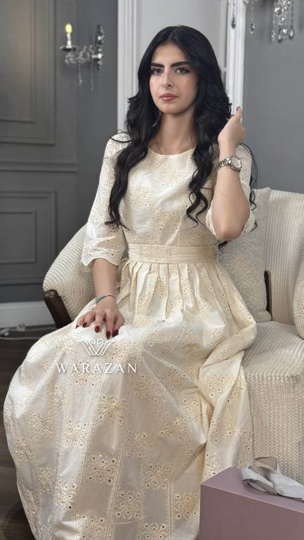 فستان سهرة بحزام من الخصر