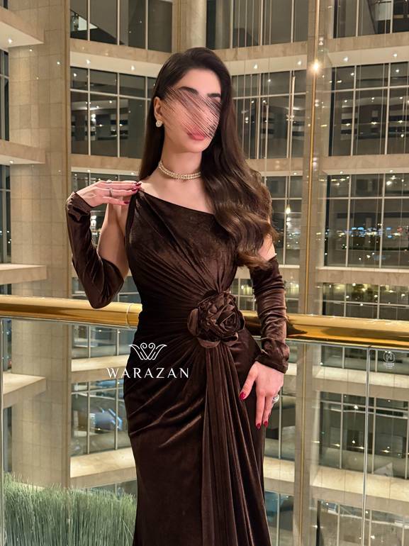 فستان مخمل ناعم بأكمام 