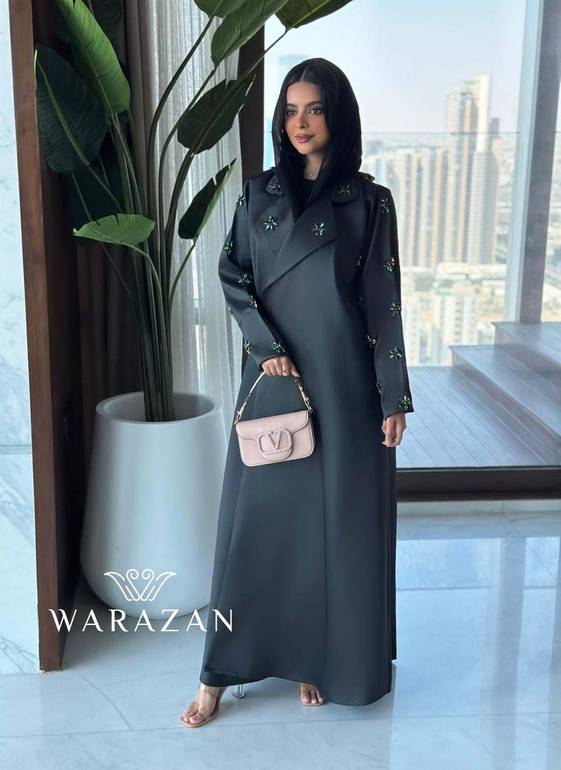 عباية للعيد عملية رسمية بتطريز لازود كريستال