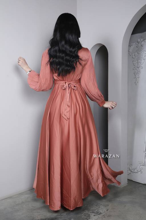 فستان سهرة ساتر بتطريز