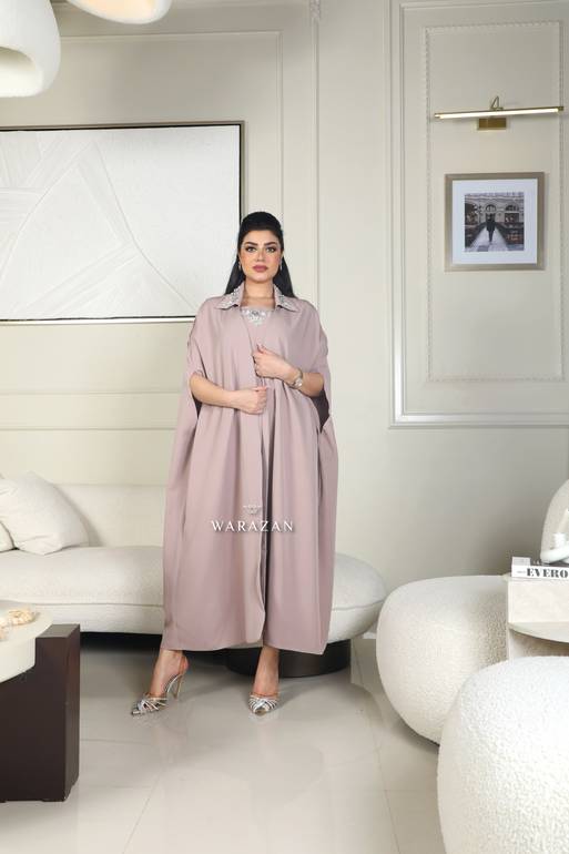 جلابية انيقة بتصميم ناعم للمناسبات