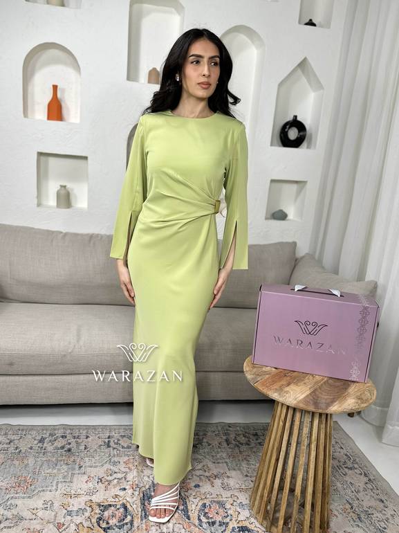 فستان سهرة ناعم بمسكه من الخصر