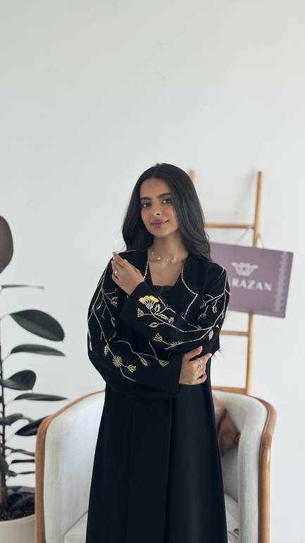 عباية بتطريز ذهبي 