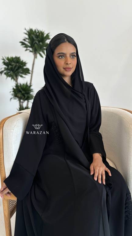 عباية انيقة بتدخيلة ازارير 