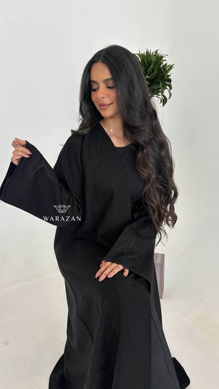 عباية رسمية بتطريز اسود 