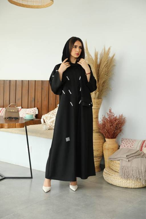 عباية كريب بتطريز أنيق