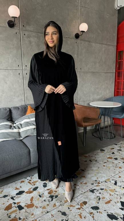 عباية شتوية مخمل ملكي بتدخيلة بليسيه جانبية