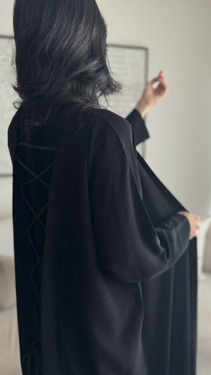 عباية للعيد عملية بستايل حبال من الخلف
