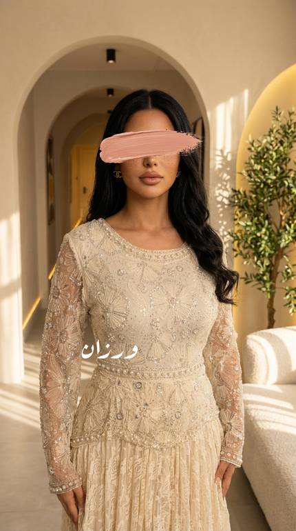 فستان انيق بدانتيل وتطريز يدوي