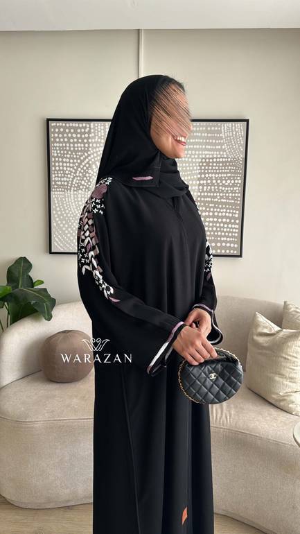 عباية للعيد انيقه  بتطريز يدوي مشجر 
