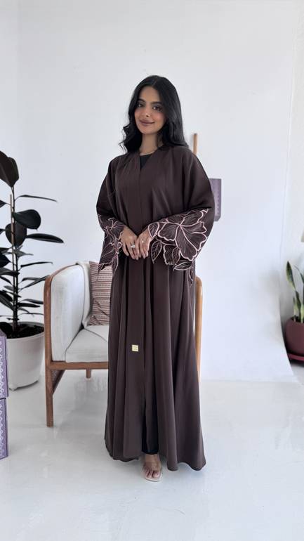 عباية بقصة من الاكمام 