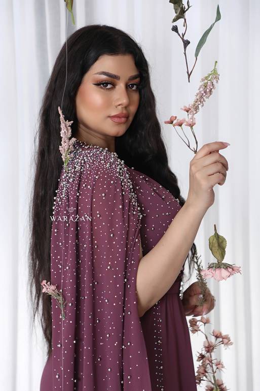 فستان سهرة ناعم بحزام من الخصر وألوان مختلفة