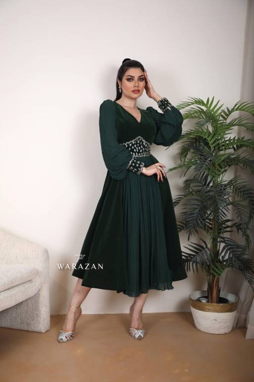 فستان ميد مخمل تطريز شك