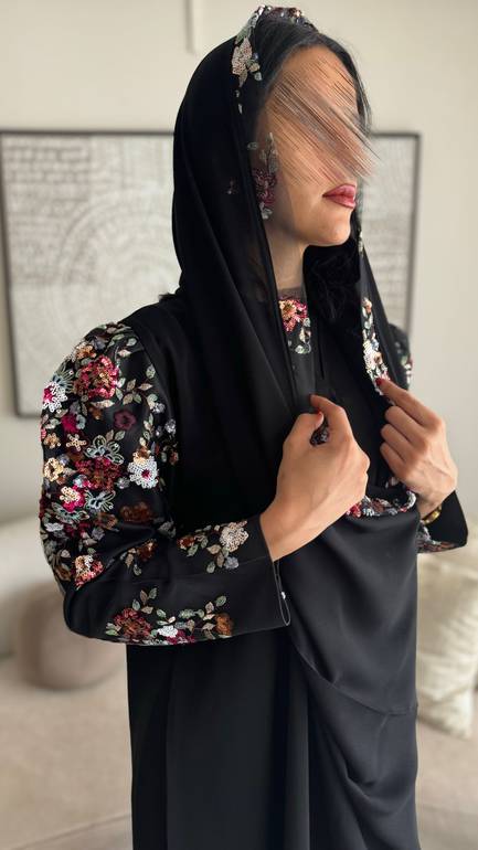 عباية ب أكمام مشجرة بألوان العيد 