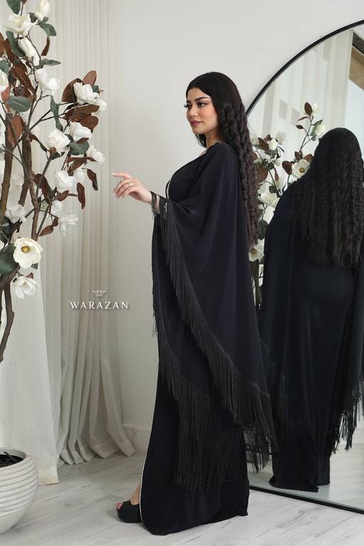فستان سهرة ناعم بقصة أكمام وهدب 