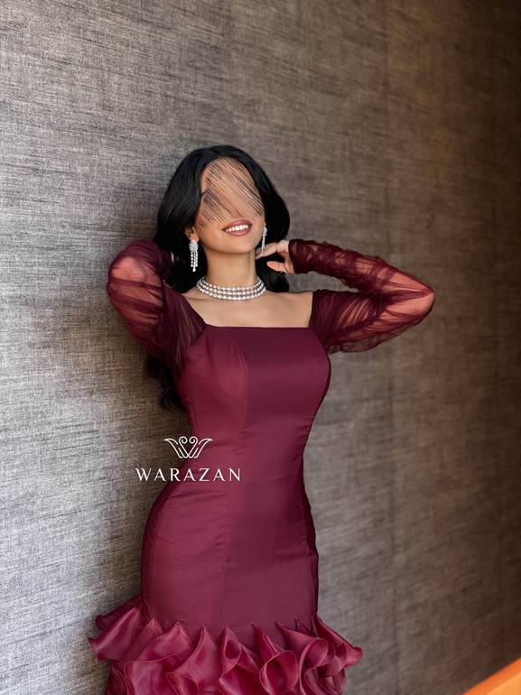 فستان سهرة باكمام شفافه و قصة من الاسفل 