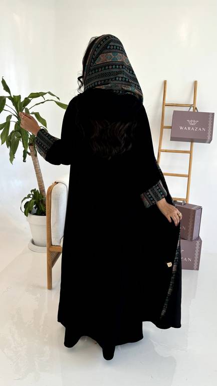 عباية مخمل واكمام كشميري