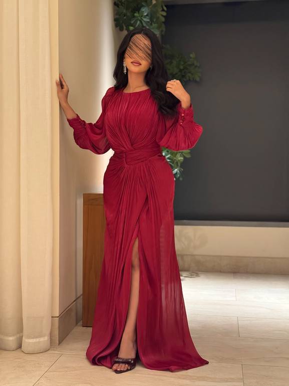فستان سهرة ناعم بأكمام طويلة