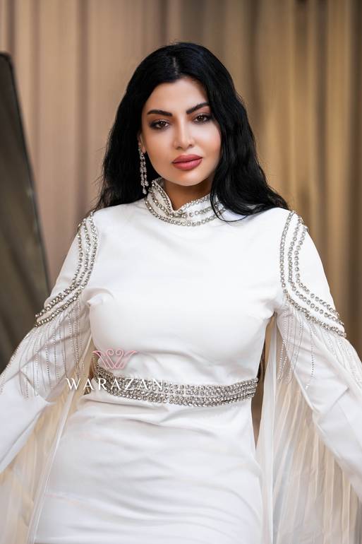 فستان سهرة ناعم ملكي بقصة أكمام طويلة 