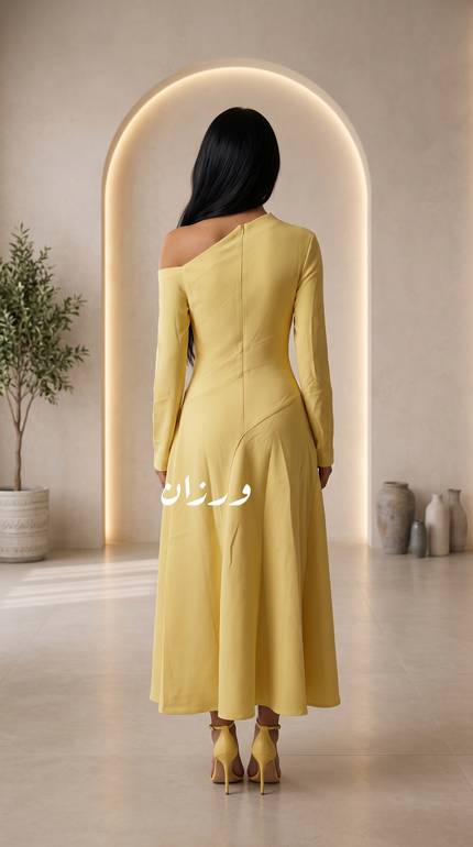 فستان ناعم بكسرات وقصة انسيابية
