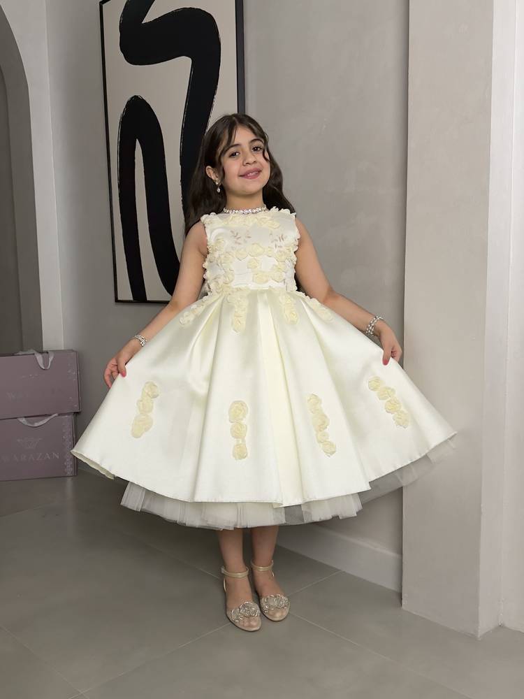 فستان بناتي بتدخيلة ورد و تل