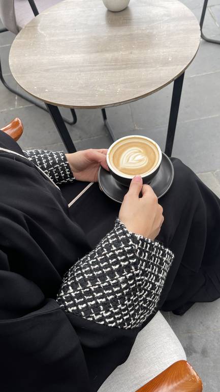 عباية نص بشت بتدخيلة صوف من الأكمام