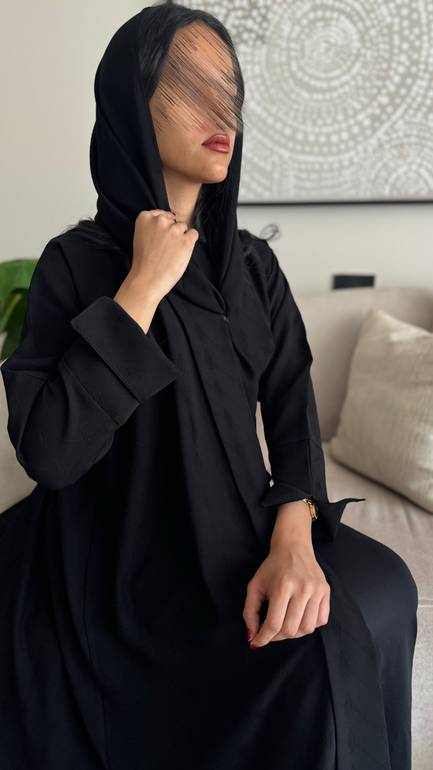 عباية عملية أنيقة بقماش منقوش لخروجات العيد