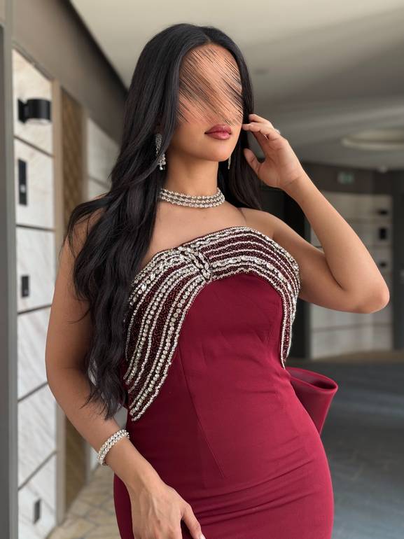 فستان سهرة مايك و راقي بتطريز شك يدوي 
