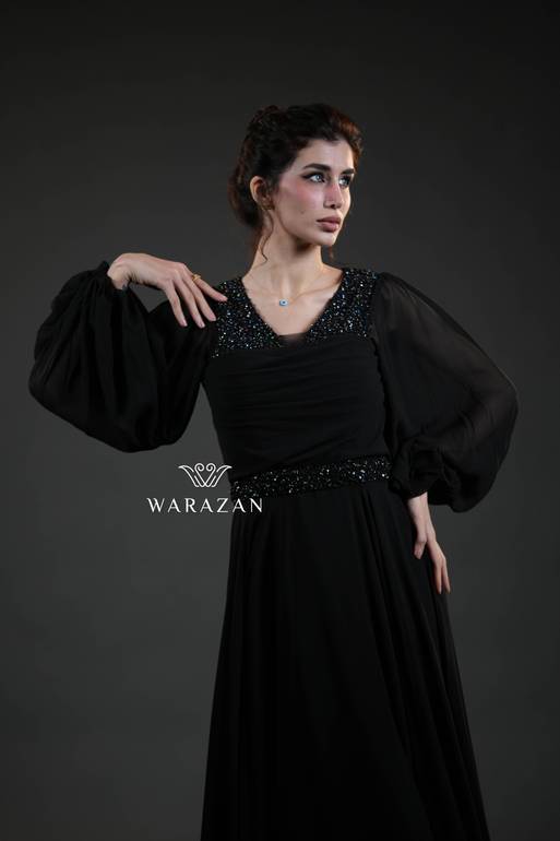 فستان سهرة طويل مع تطريز 