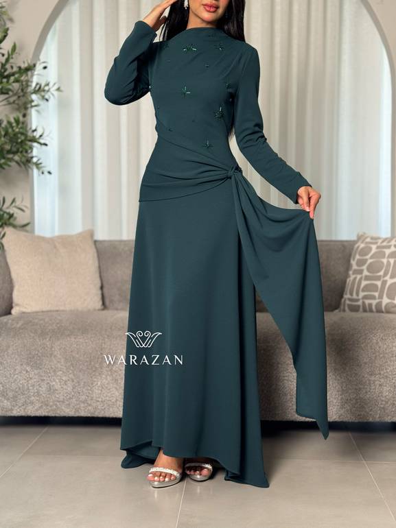 فستان ناعم بتصميم انسيابي أنيق