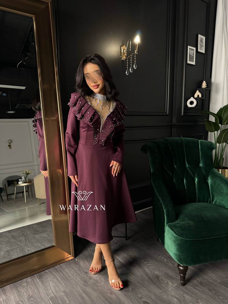 فستان سهرة ناعم مع تطريز يدوي بأكمام 
