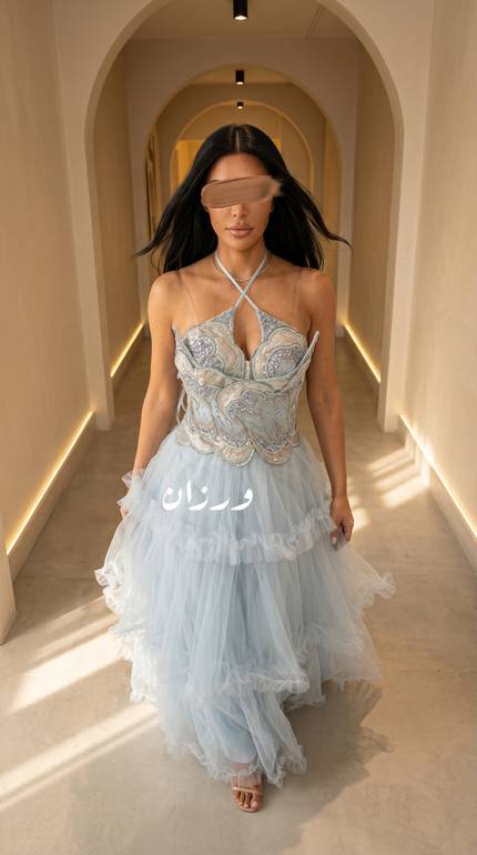 فستان تل بتطريز وشك يدوي
