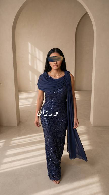 فستان سهرة مطرز مع شال انسيابي