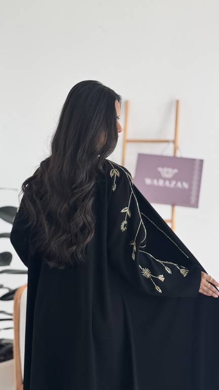 عباية بتطريز ذهبي 