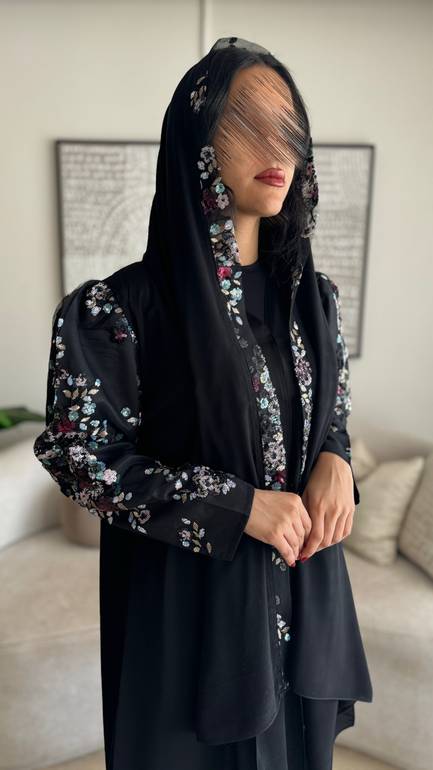 عباية ب أكمام مشجرة بألوان العيد 