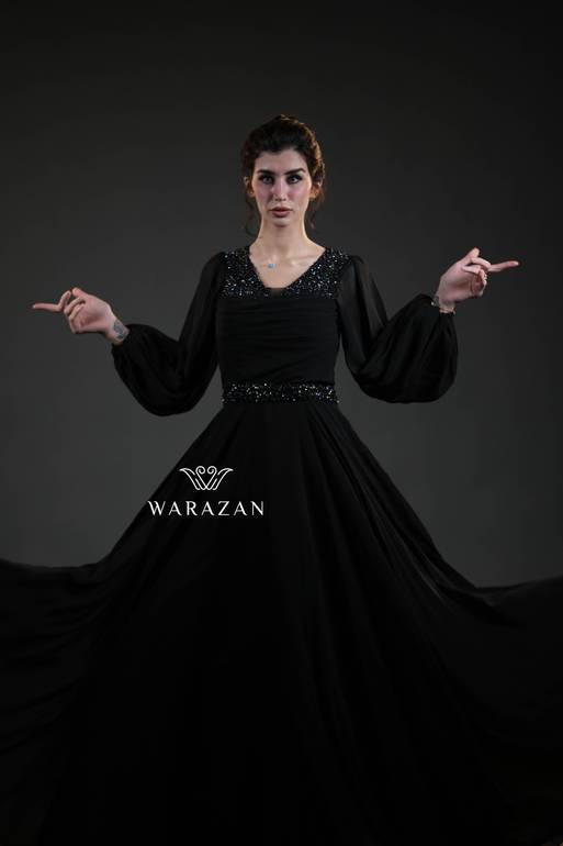 فستان سهرة طويل مع تطريز 